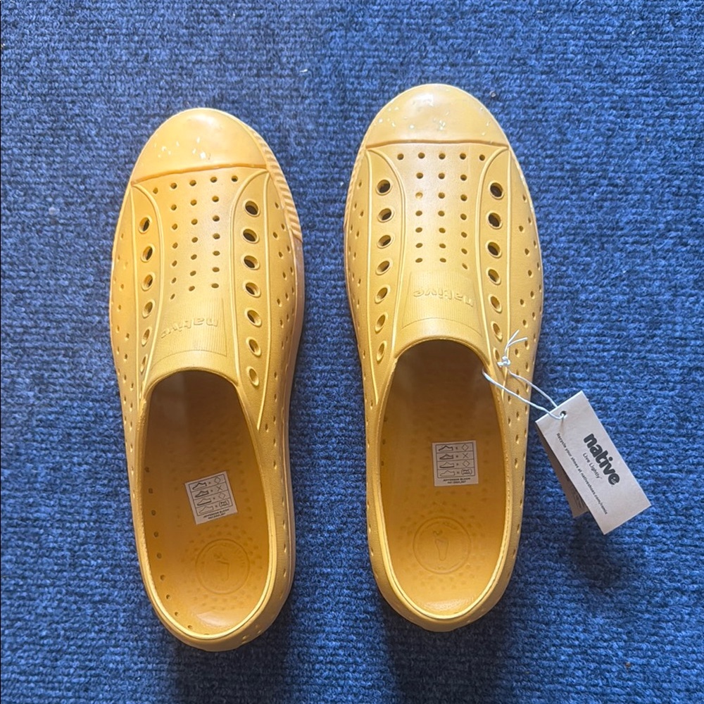 New with tags mens size 9 Native Yellow Slip-On Shoes
